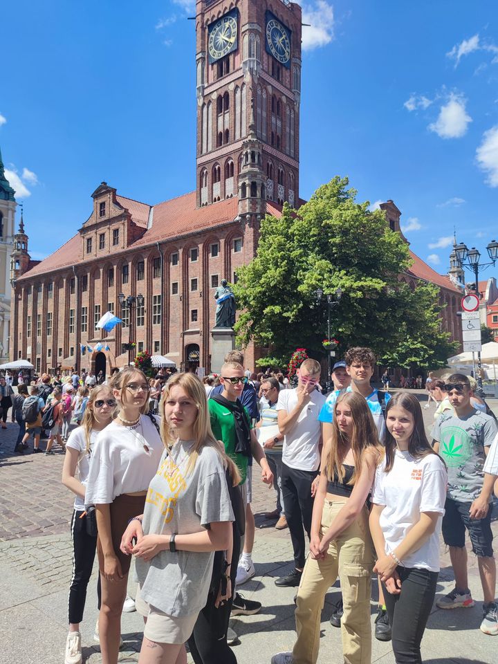 Zdjcie przedstawia nazwy i kierunki gr